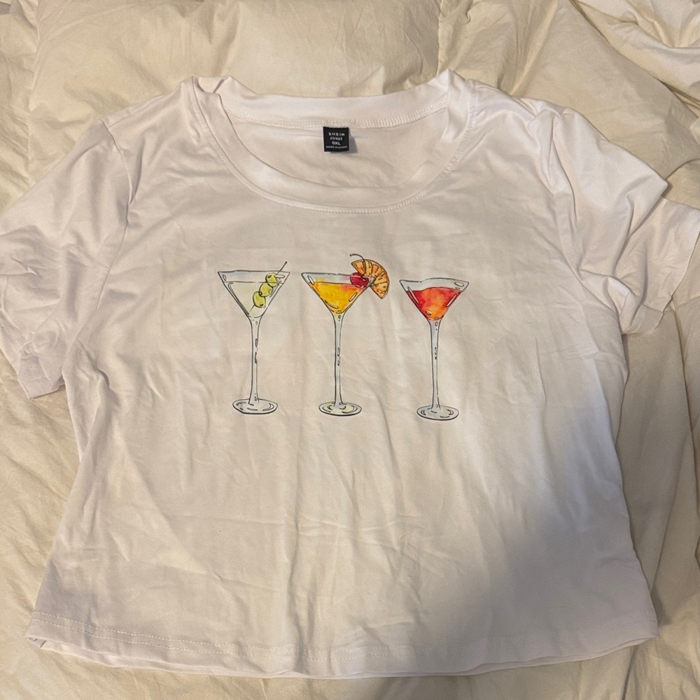 SHEIN White Crop Top with Cocktail Print